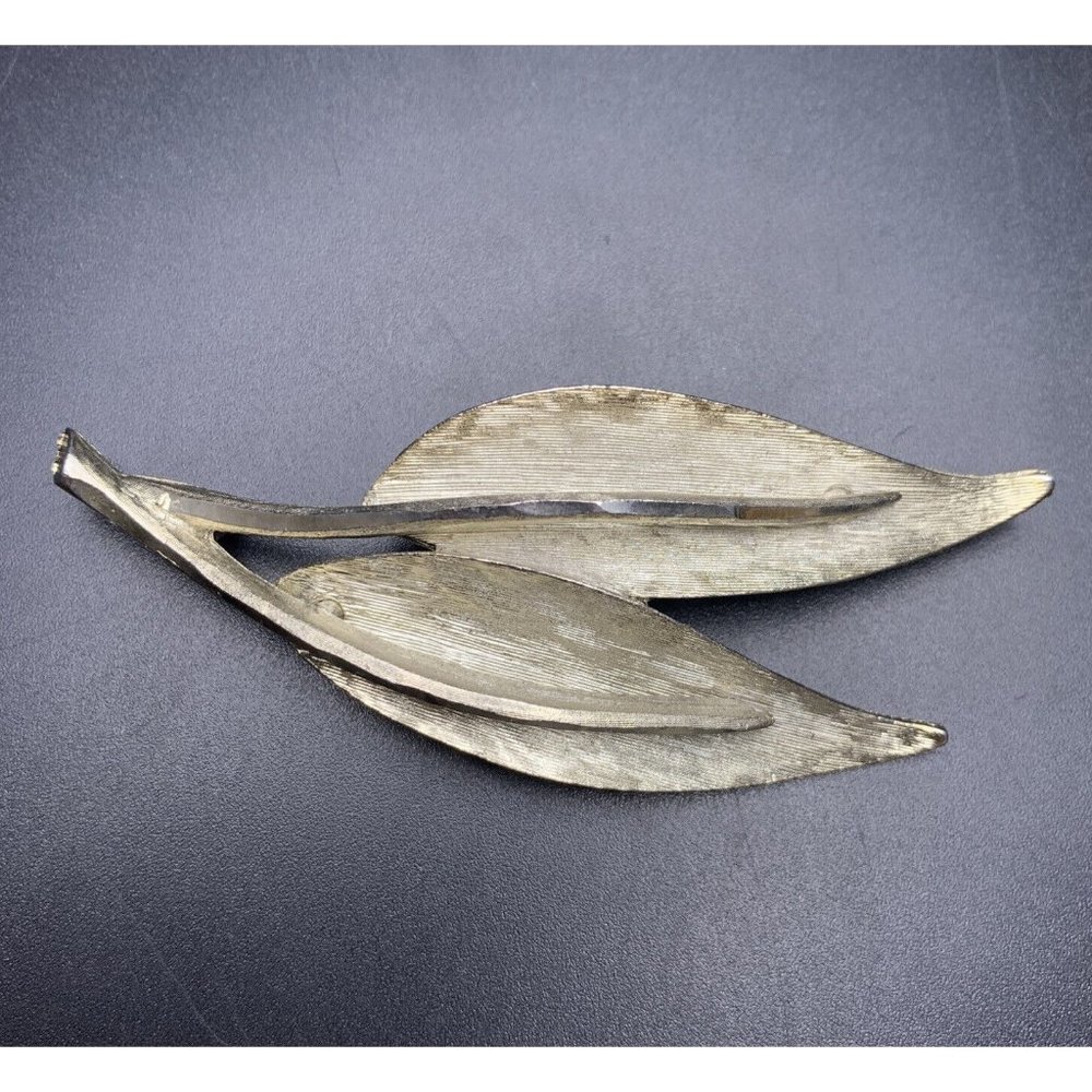 BSK Leaf Brooch Pin Brushed Gold Tone Leaves Classic Simple Signed Vintage